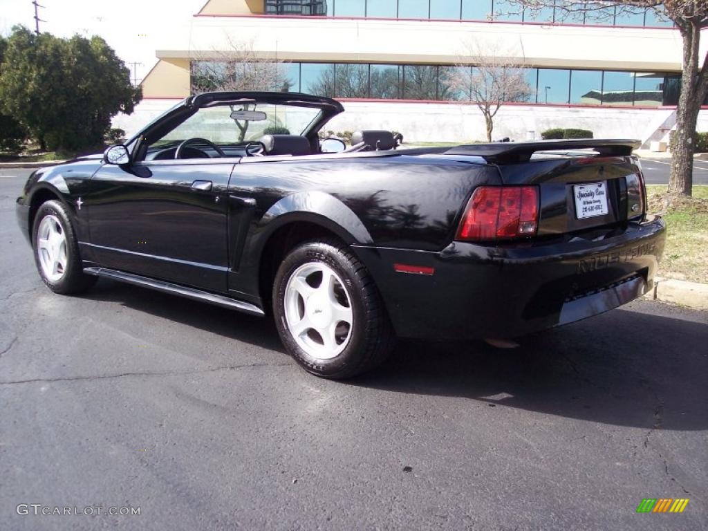 2001 Mustang V6 Convertible - Black / Dark Charcoal photo #24