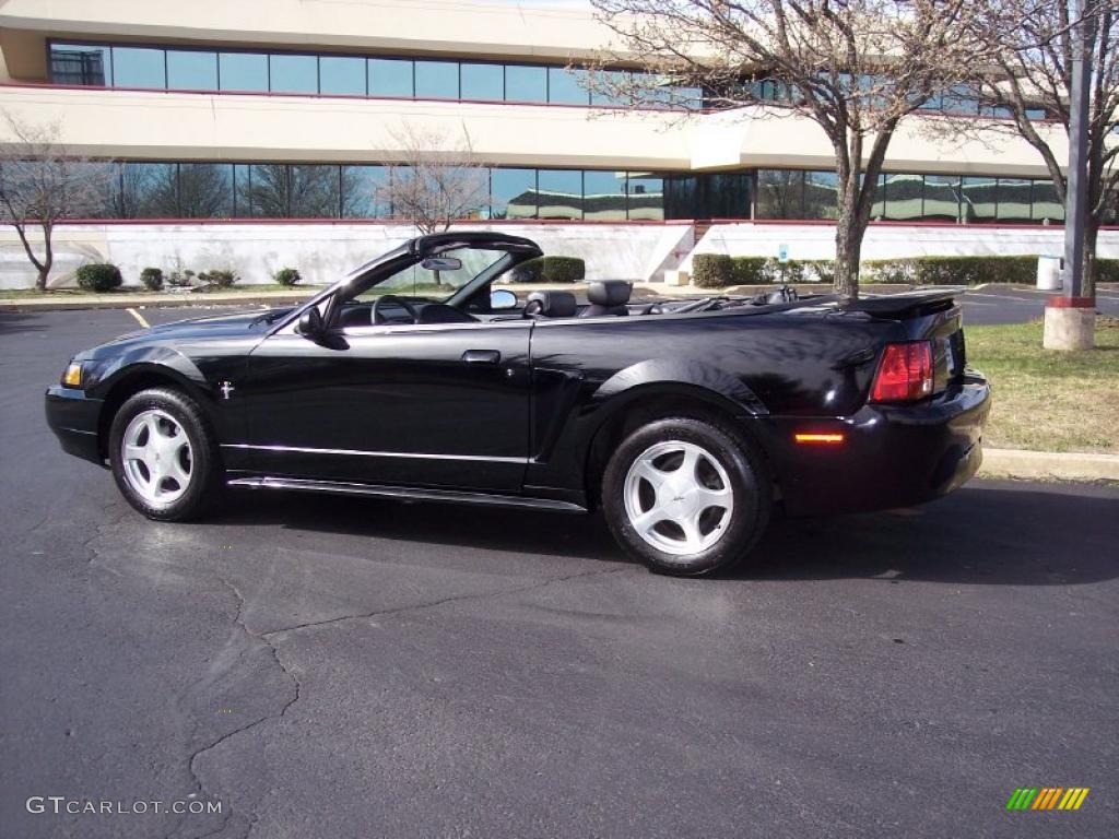 2001 Mustang V6 Convertible - Black / Dark Charcoal photo #25