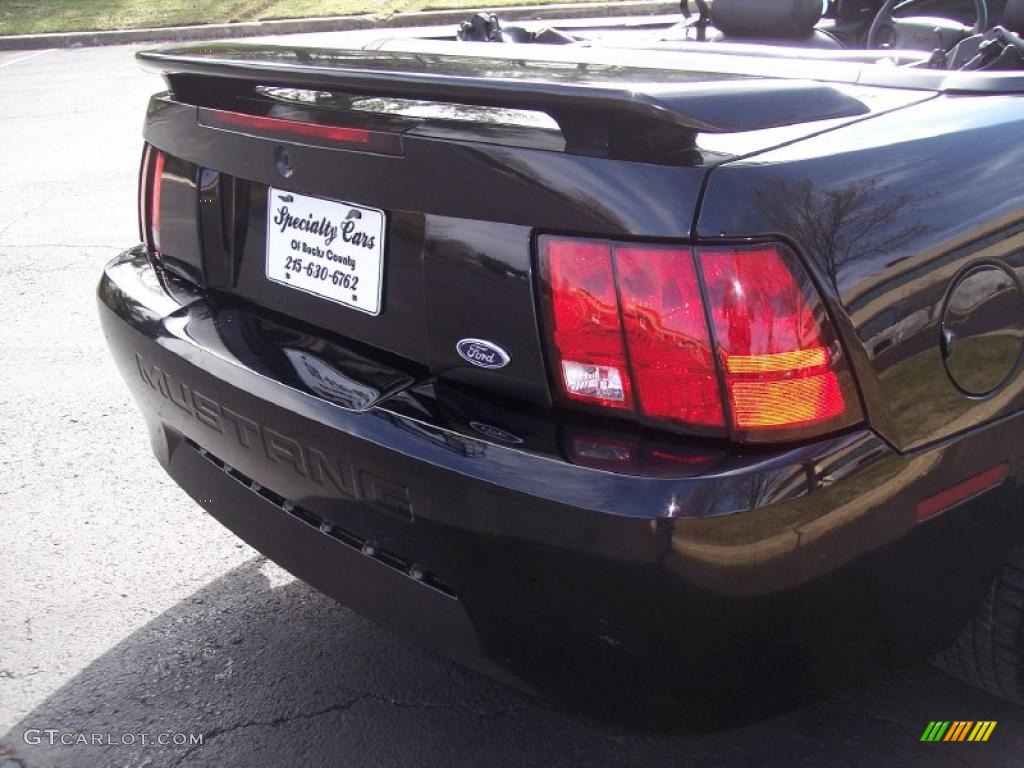 2001 Mustang V6 Convertible - Black / Dark Charcoal photo #33