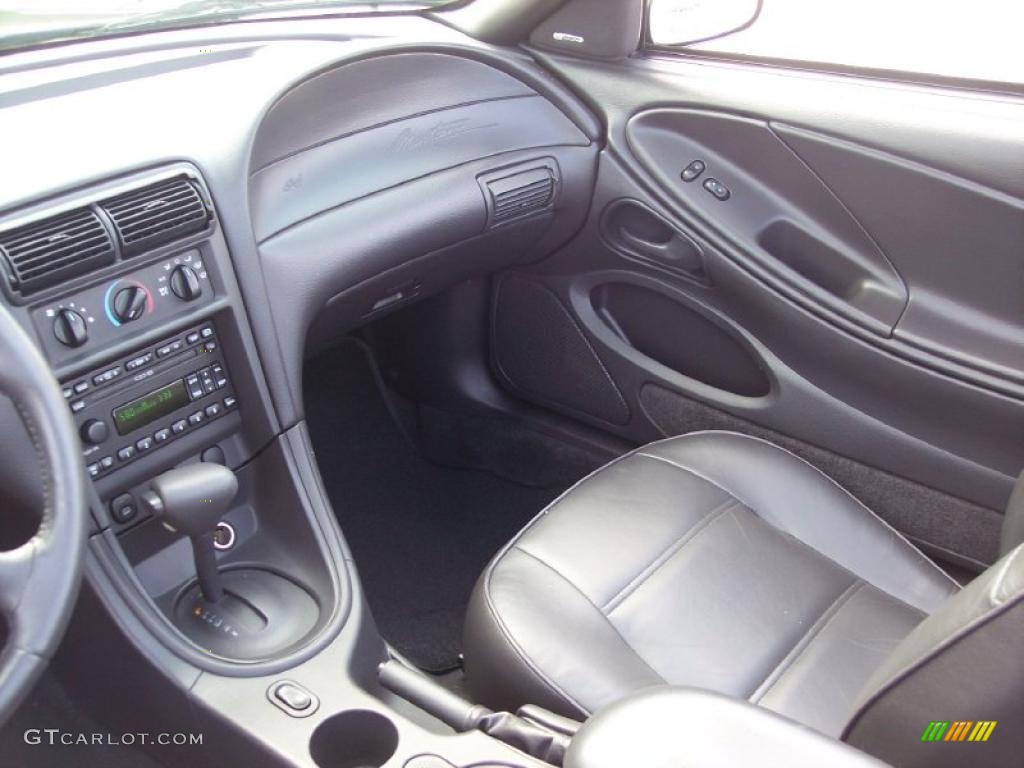 2001 Mustang V6 Convertible - Black / Dark Charcoal photo #40