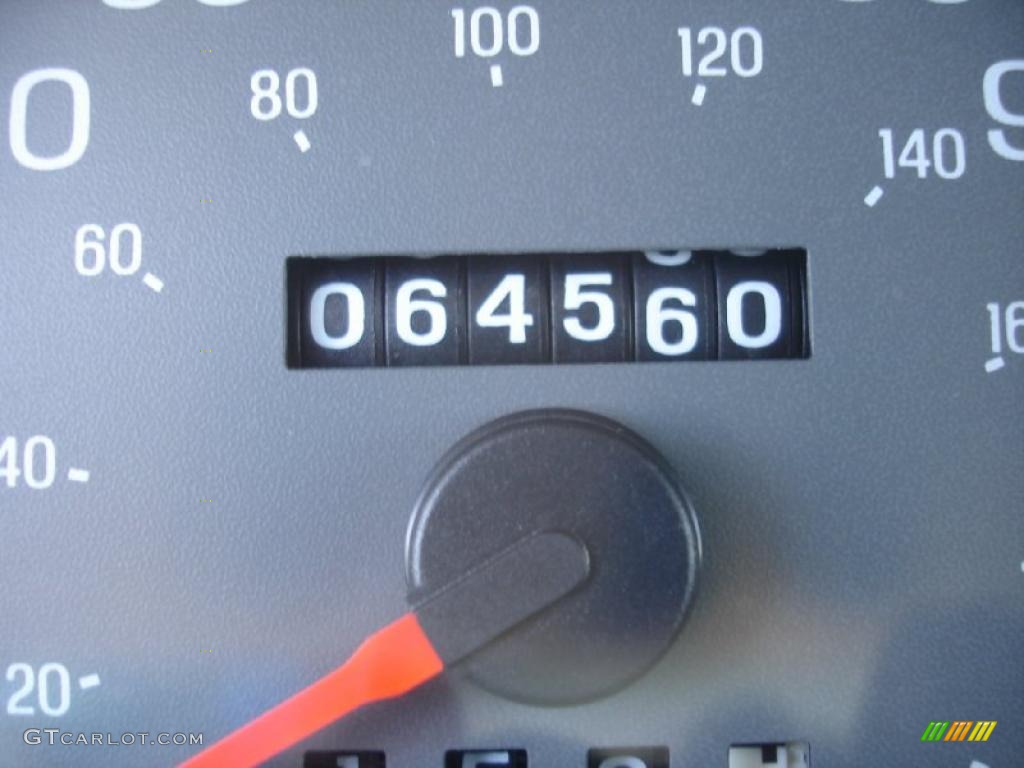 2004 Grand Marquis GS - Silver Birch Metallic / Light Flint photo #15