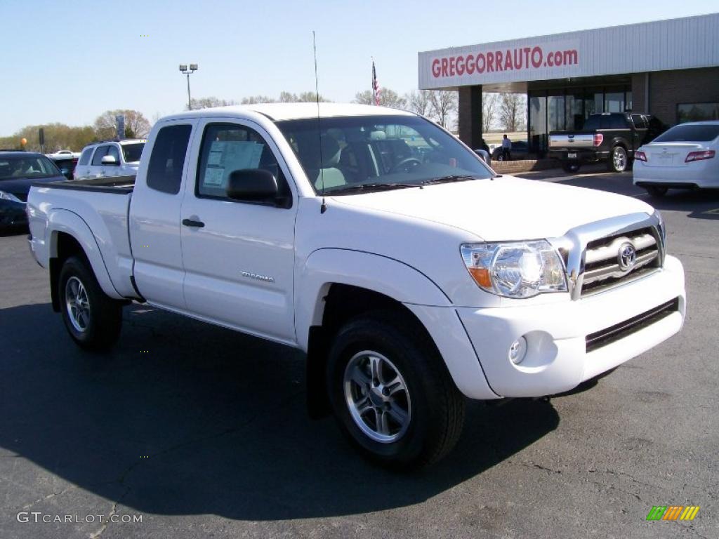 2010 Tacoma V6 PreRunner Access Cab - Super White / Graphite photo #1