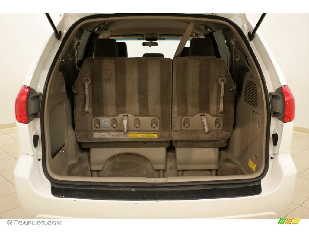 2009 Sienna LE - Super White / Taupe photo #21