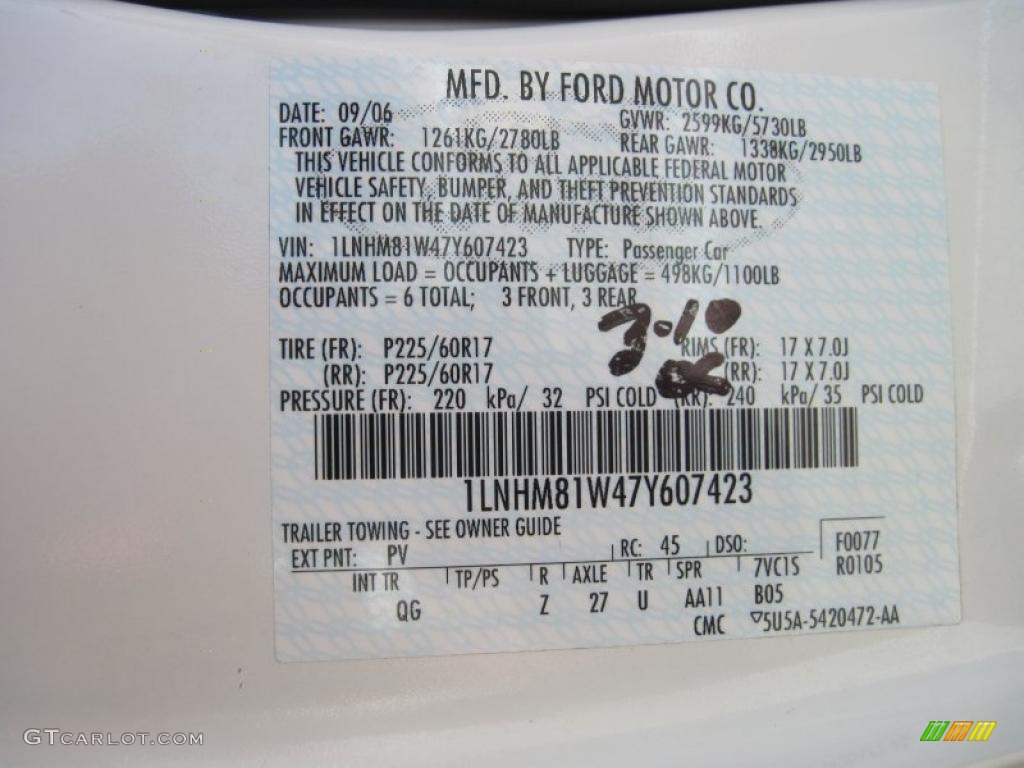2007 Town Car Color Code PV for White Chocolate Tri-Coat Photo #27774337