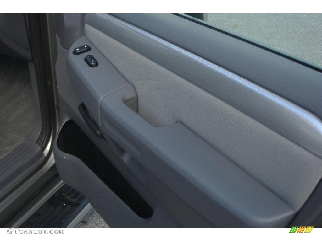 2003 Mountaineer Convenience AWD - Mineral Grey Metallic / Dark Graphite photo #37