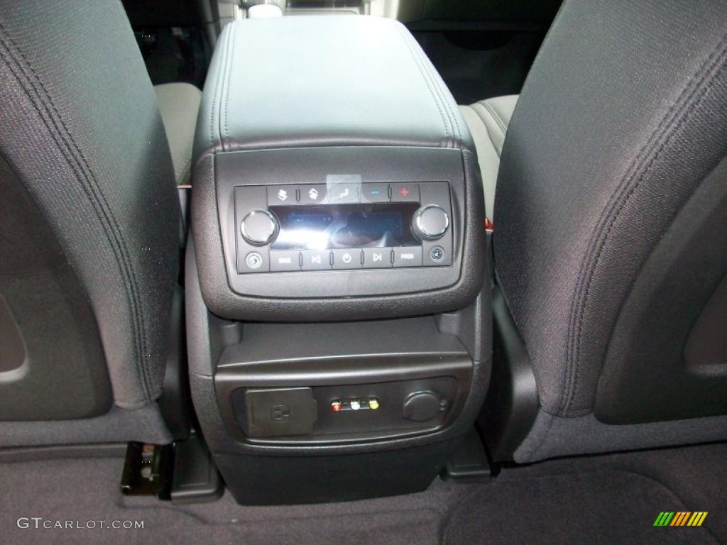 2010 Traverse LT AWD - Silver Ice Metallic / Ebony photo #7