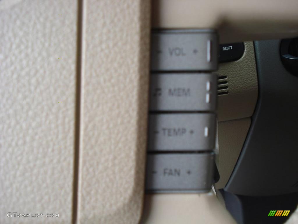 2005 F150 Lariat SuperCrew - Medium Wedgewood Blue Metallic / Tan photo #19