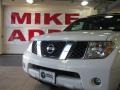 2005 Avalanche White Nissan Pathfinder SE  photo #2