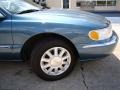 2001 Pearl Blue Metallic Lincoln Continental   photo #33