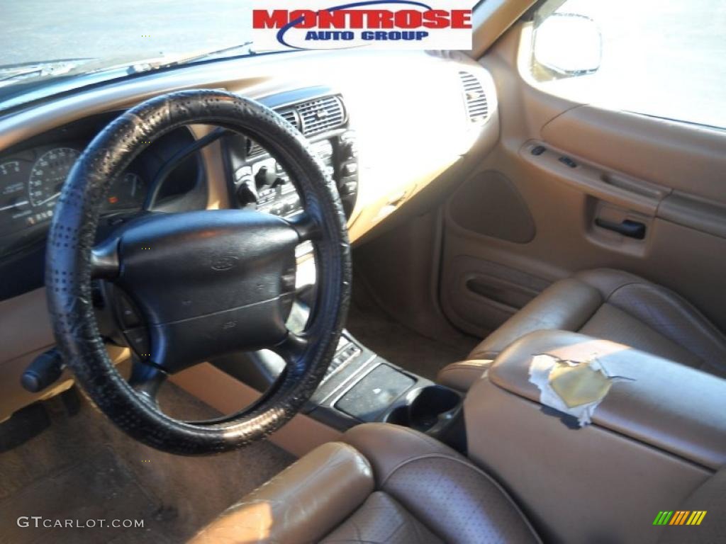 1996 Explorer XLT 4x4 - Medium Willow Green Metallic / Beige photo #9