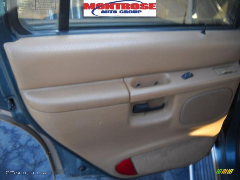 1996 Explorer XLT 4x4 - Medium Willow Green Metallic / Beige photo #12