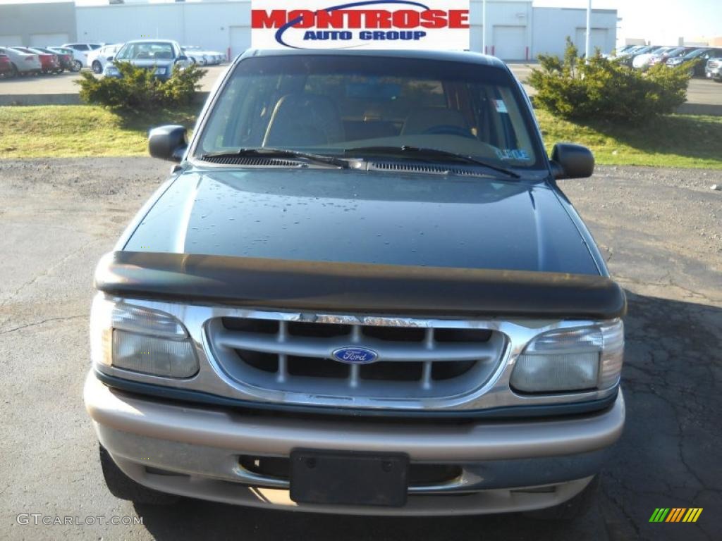 1996 Explorer XLT 4x4 - Medium Willow Green Metallic / Beige photo #22