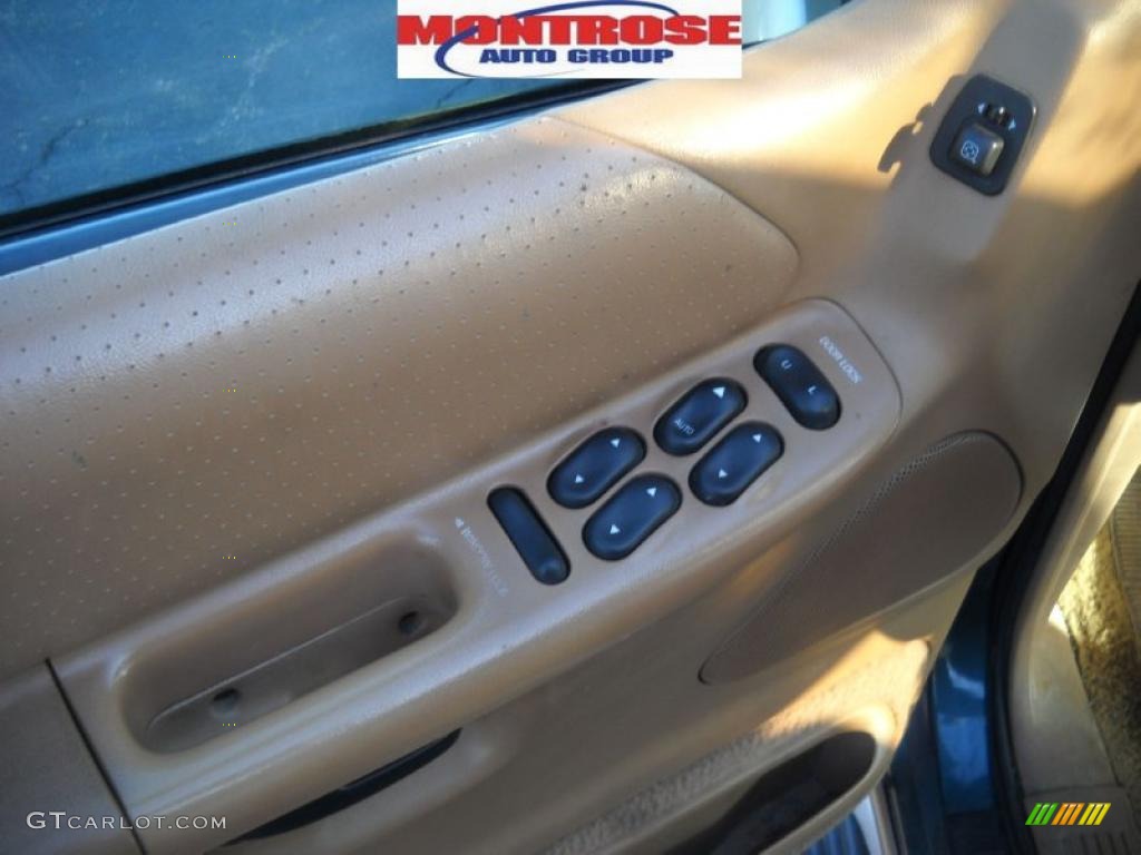 1996 Explorer XLT 4x4 - Medium Willow Green Metallic / Beige photo #25