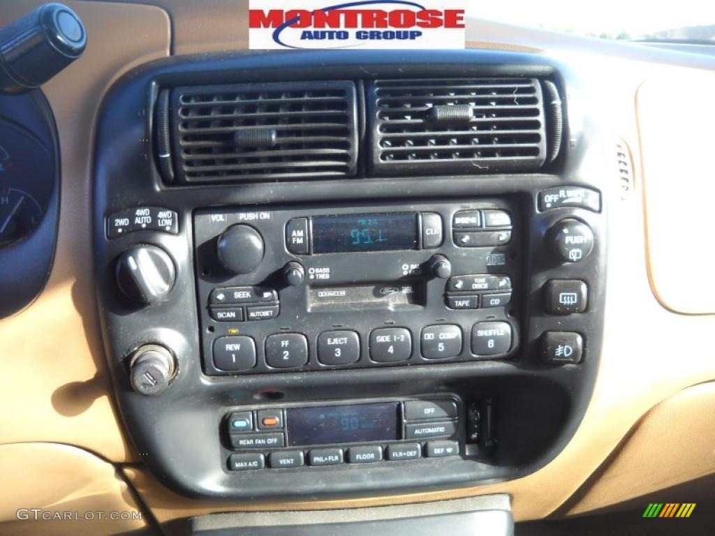 1996 Explorer XLT 4x4 - Medium Willow Green Metallic / Beige photo #27