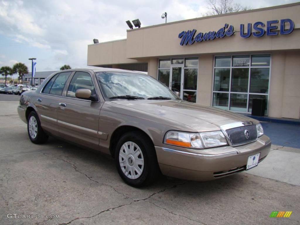 2004 Grand Marquis GS - Arizona Beige Metallic / Medium Parchment photo #2