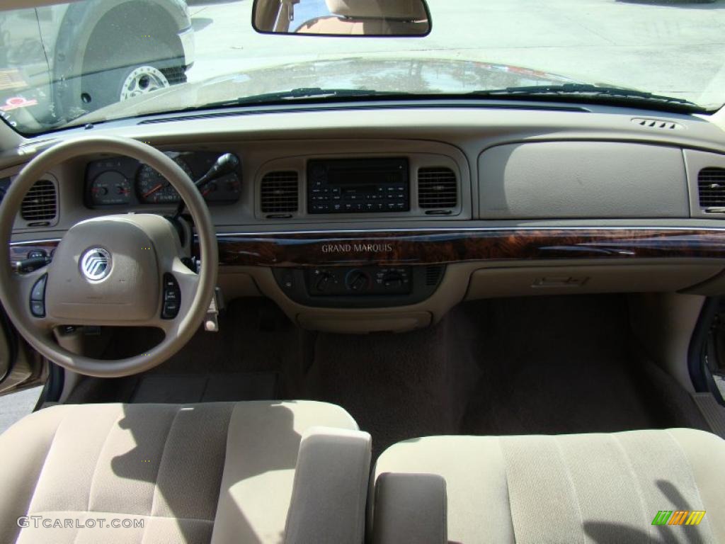 2004 Grand Marquis GS - Arizona Beige Metallic / Medium Parchment photo #17