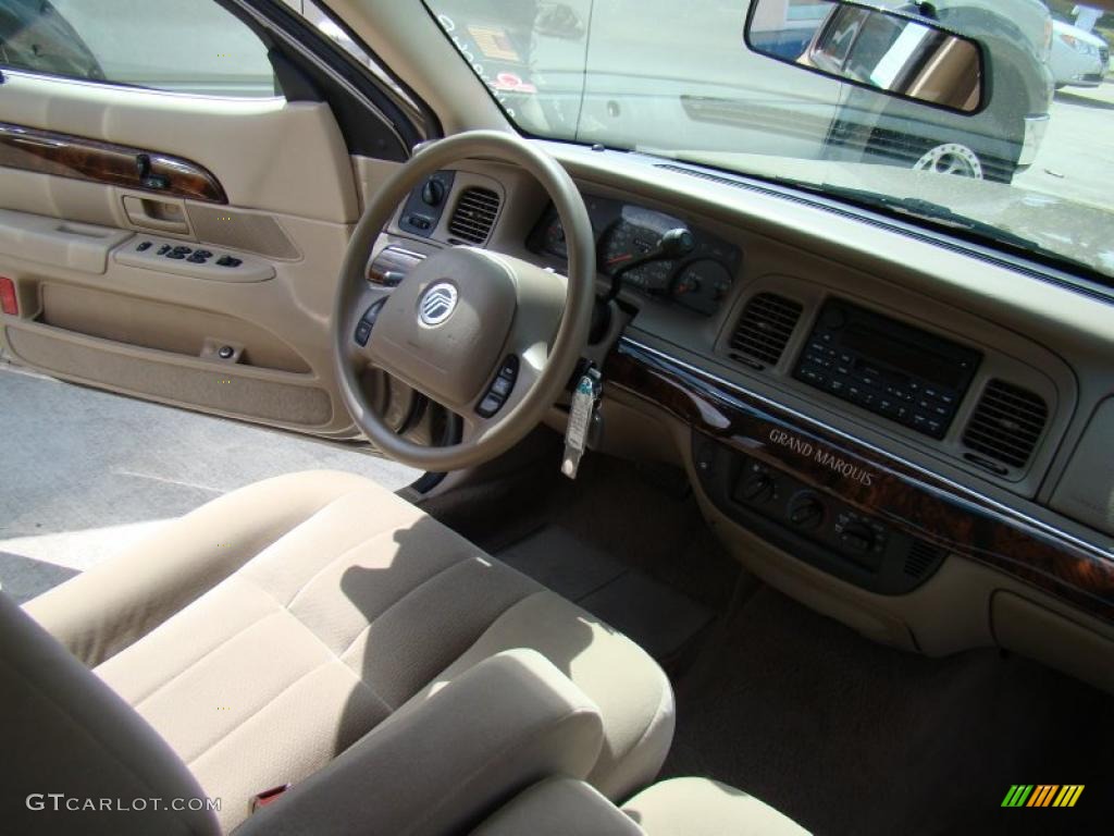 2004 Grand Marquis GS - Arizona Beige Metallic / Medium Parchment photo #18