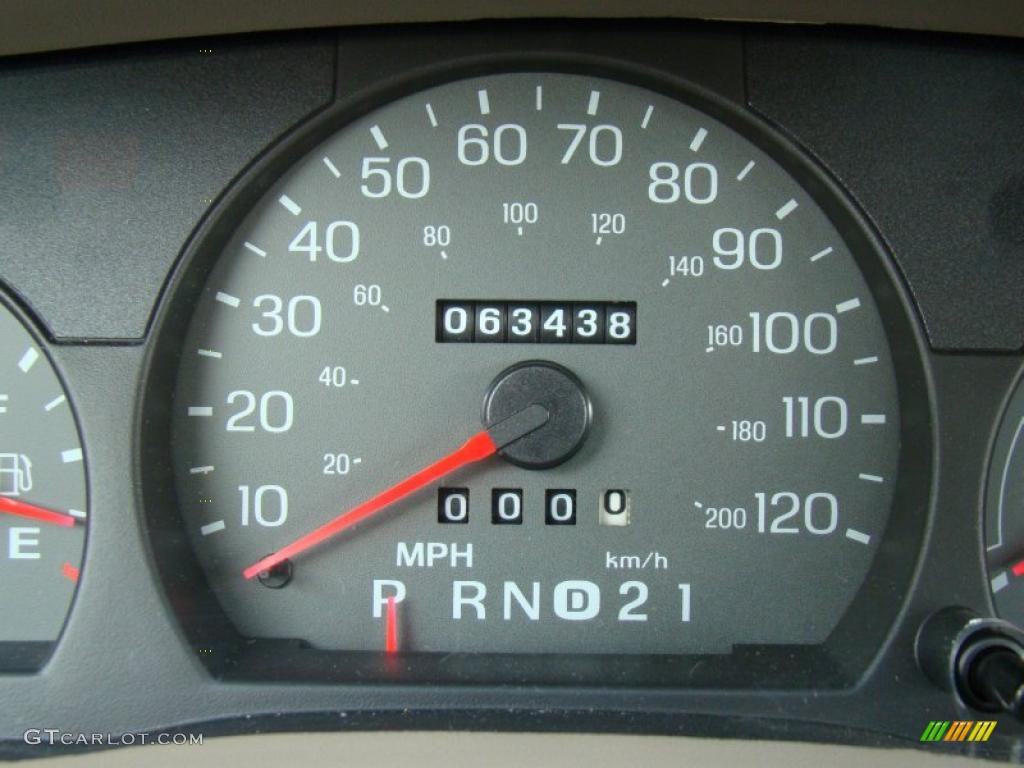 2004 Grand Marquis GS - Arizona Beige Metallic / Medium Parchment photo #26