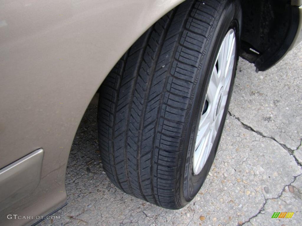2004 Grand Marquis GS - Arizona Beige Metallic / Medium Parchment photo #28