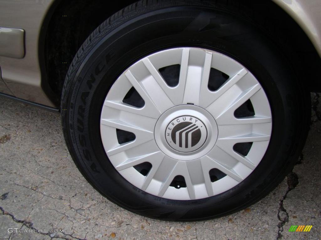 2004 Grand Marquis GS - Arizona Beige Metallic / Medium Parchment photo #29