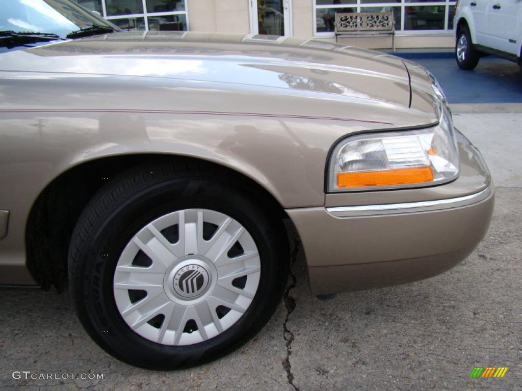 2004 Grand Marquis GS - Arizona Beige Metallic / Medium Parchment photo #31