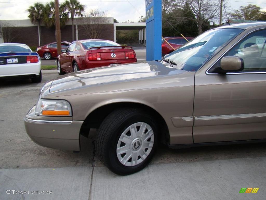 2004 Grand Marquis GS - Arizona Beige Metallic / Medium Parchment photo #32