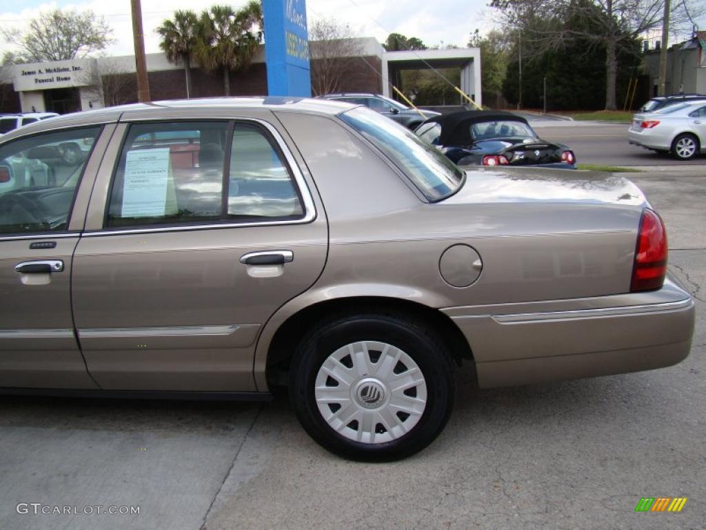 2004 Grand Marquis GS - Arizona Beige Metallic / Medium Parchment photo #33