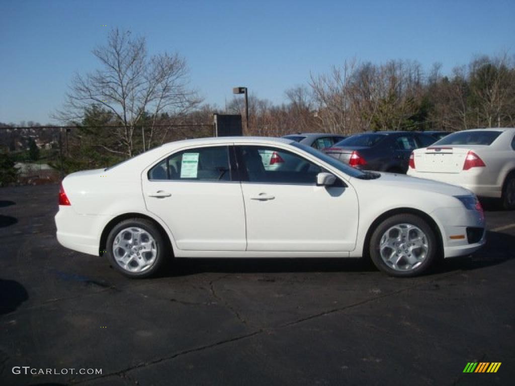 2010 Fusion SE - White Suede / Medium Light Stone photo #2