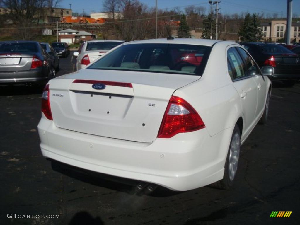 2010 Fusion SE - White Suede / Medium Light Stone photo #3