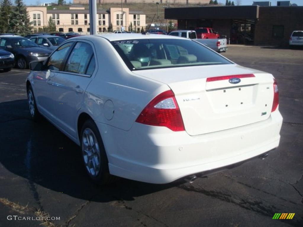 2010 Fusion SE V6 - White Suede / Medium Light Stone photo #5