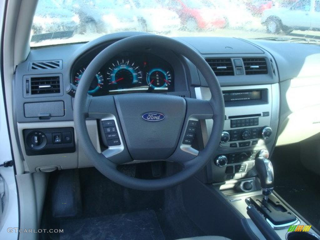 2010 Fusion SE V6 - White Suede / Medium Light Stone photo #13