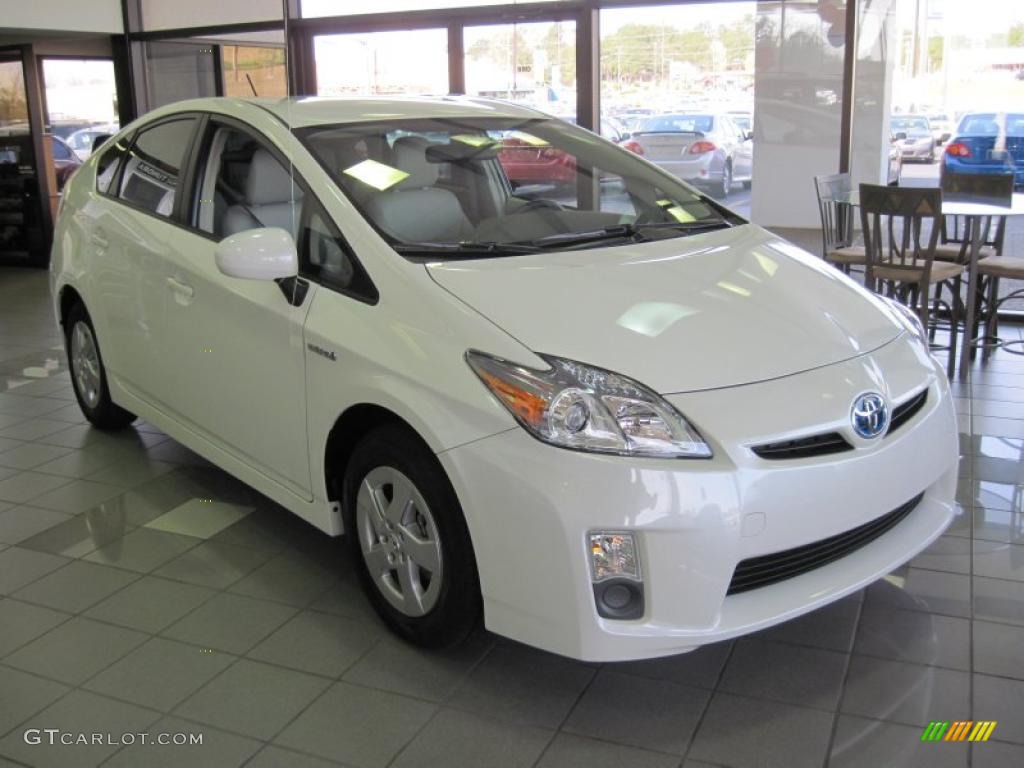 Blizzard White Pearl Toyota Prius