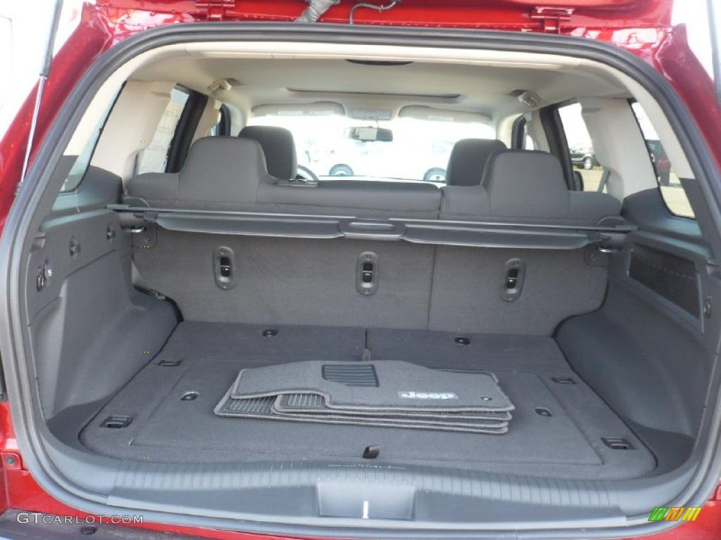 2010 Grand Cherokee Laredo 4x4 - Inferno Red Crystal Pearl / Dark Slate Gray photo #4