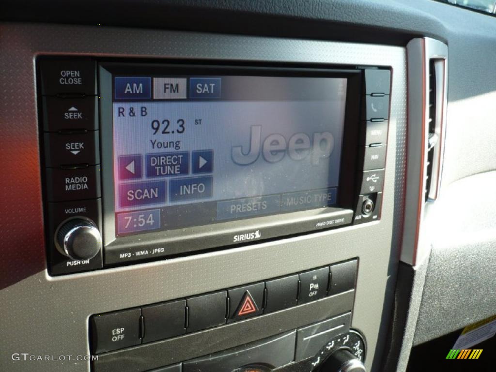2010 Grand Cherokee Laredo 4x4 - Inferno Red Crystal Pearl / Dark Slate Gray photo #11