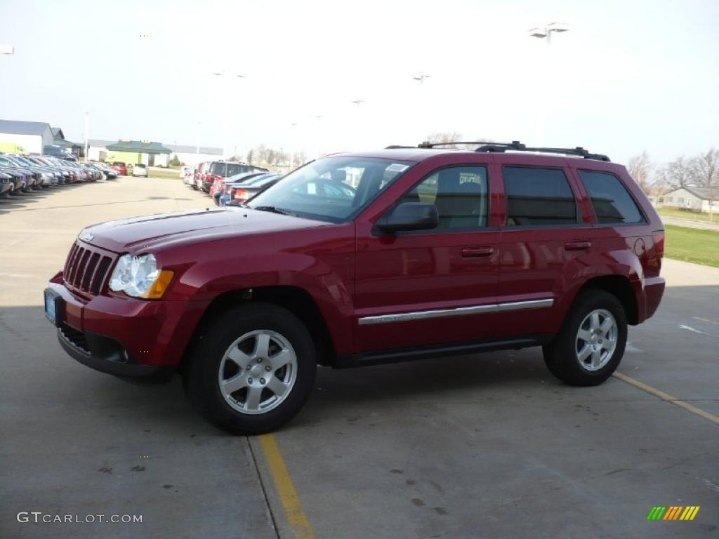 2010 Grand Cherokee Laredo 4x4 - Inferno Red Crystal Pearl / Dark Slate Gray photo #22