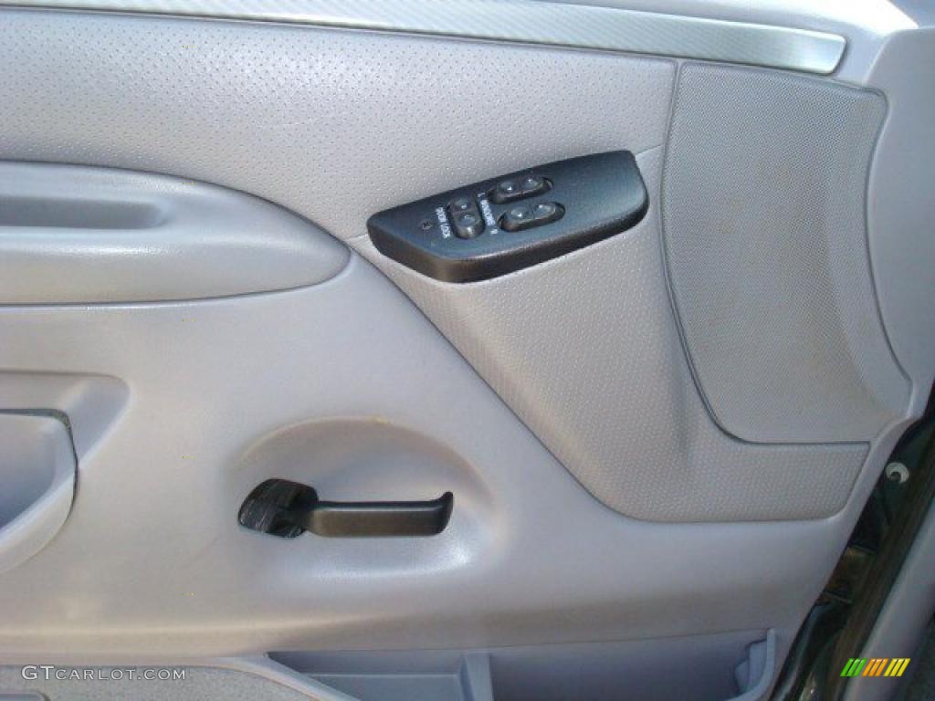 1995 F150 XL Regular Cab - Oxford White / Gray photo #13