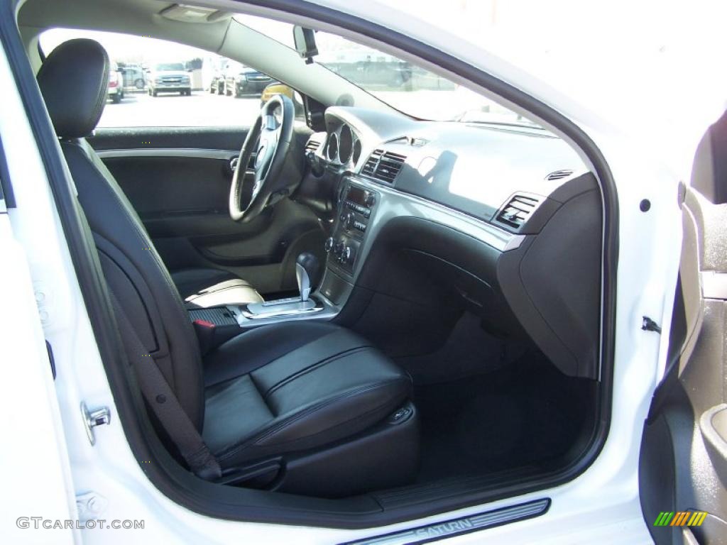 2009 Aura XR - Polar White / Black photo #7