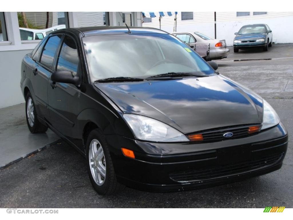 2003 Focus SE Sedan - Pitch Black / Medium Graphite photo #5