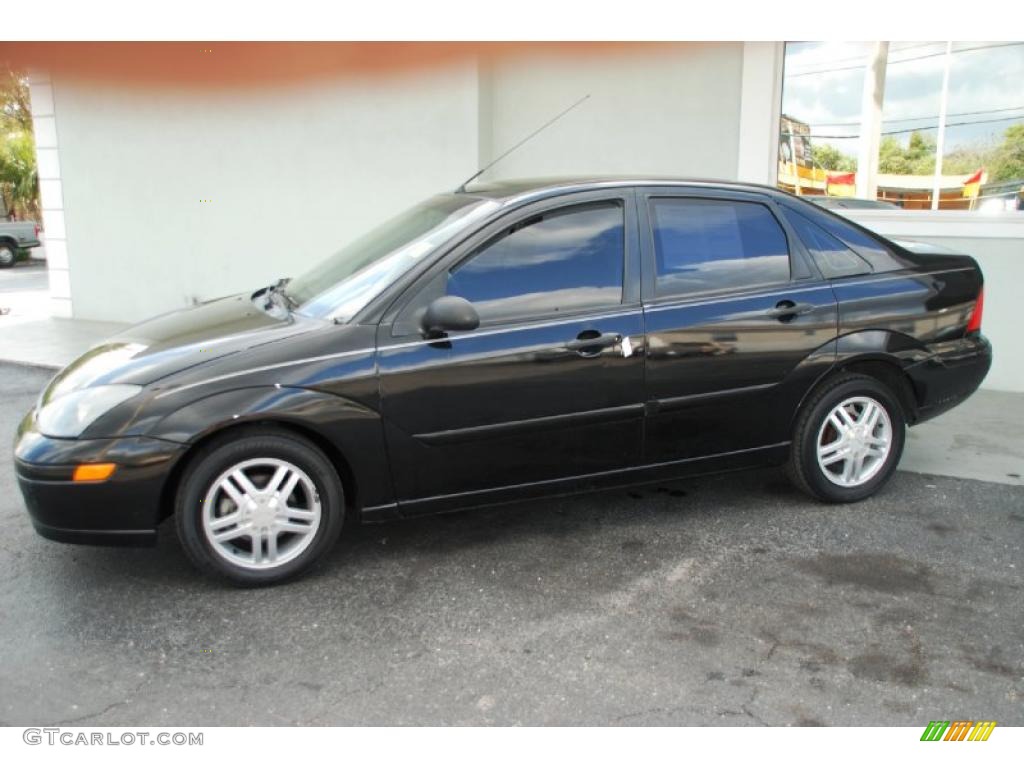 2003 Focus SE Sedan - Pitch Black / Medium Graphite photo #8