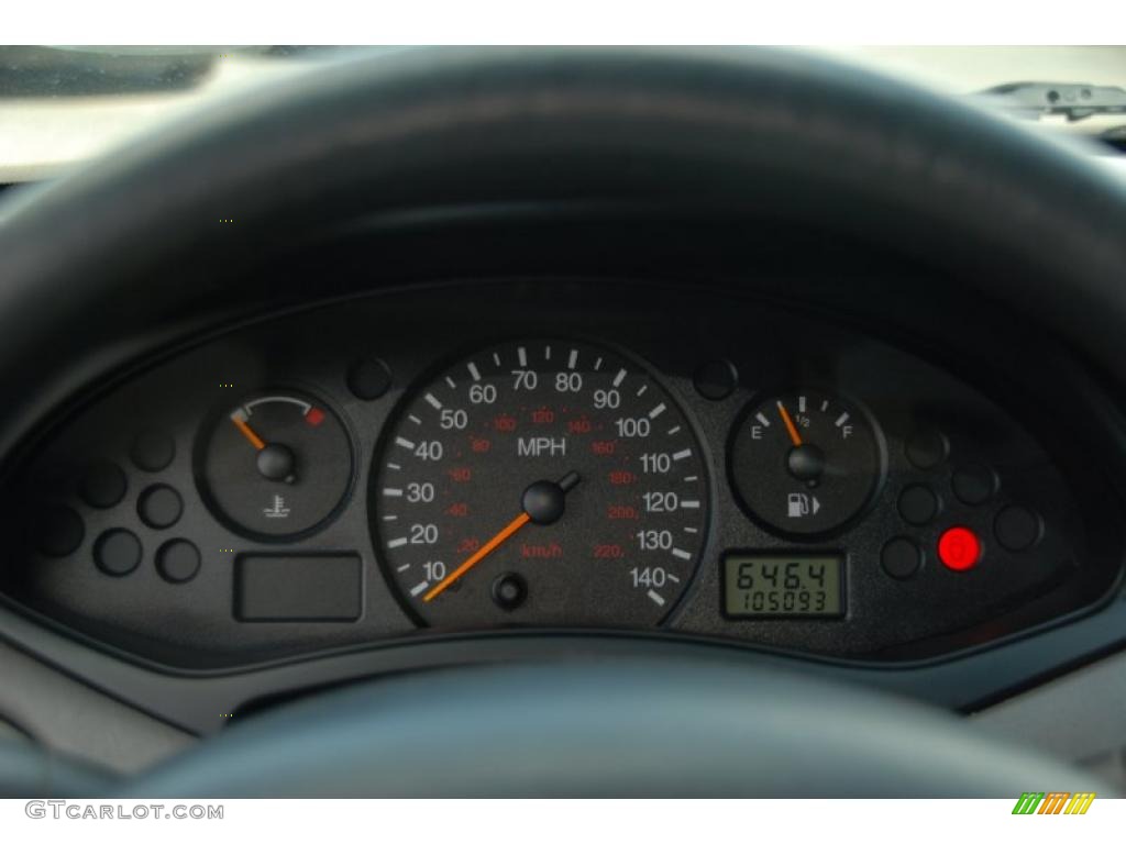 2003 Focus SE Sedan - Pitch Black / Medium Graphite photo #17