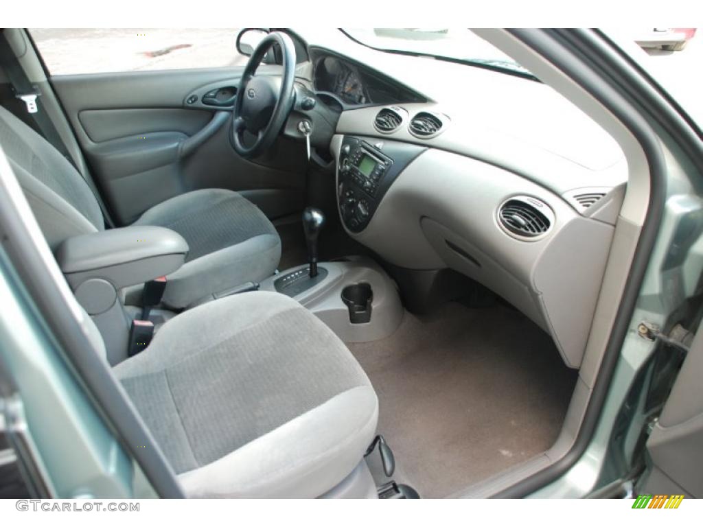 2003 Focus SE Sedan - Pitch Black / Medium Graphite photo #23