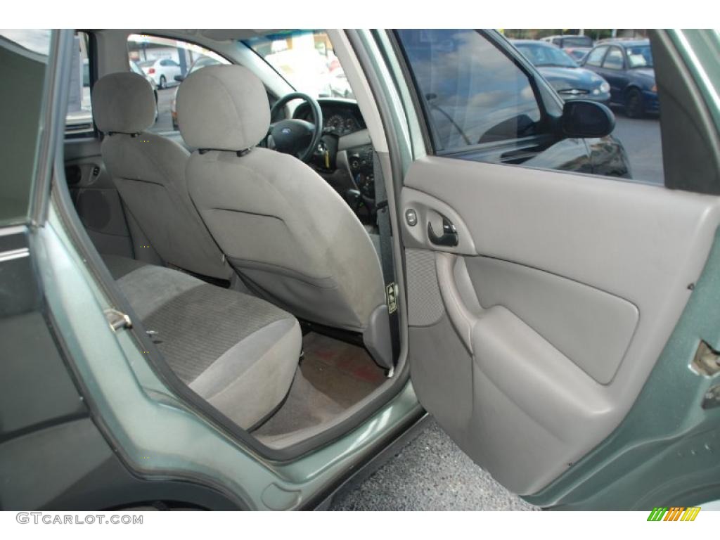 2003 Focus SE Sedan - Pitch Black / Medium Graphite photo #26