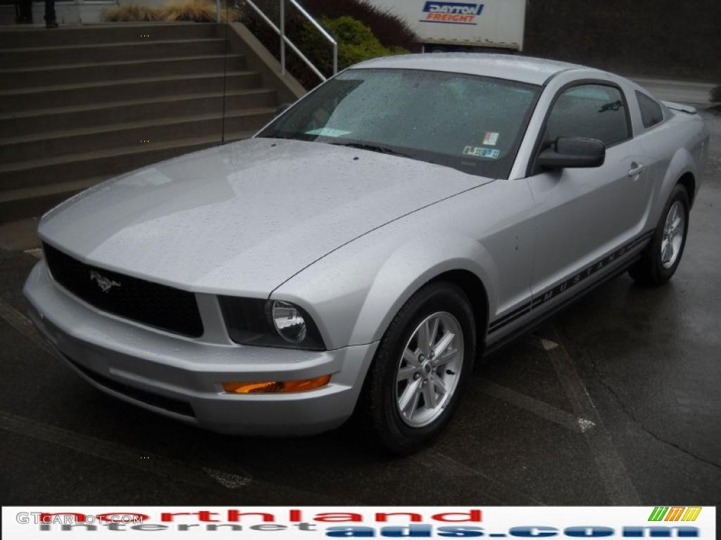 2007 Mustang V6 Deluxe Coupe - Satin Silver Metallic / Dark Charcoal photo #2