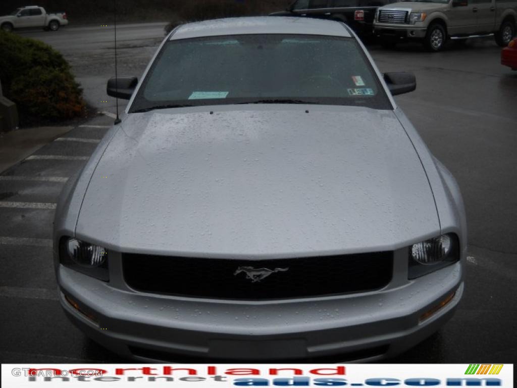 2007 Mustang V6 Deluxe Coupe - Satin Silver Metallic / Dark Charcoal photo #3