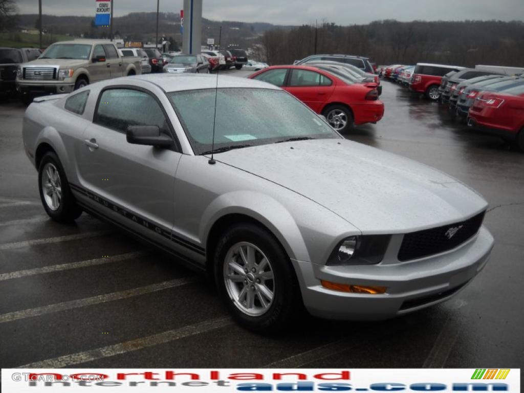 2007 Mustang V6 Deluxe Coupe - Satin Silver Metallic / Dark Charcoal photo #4