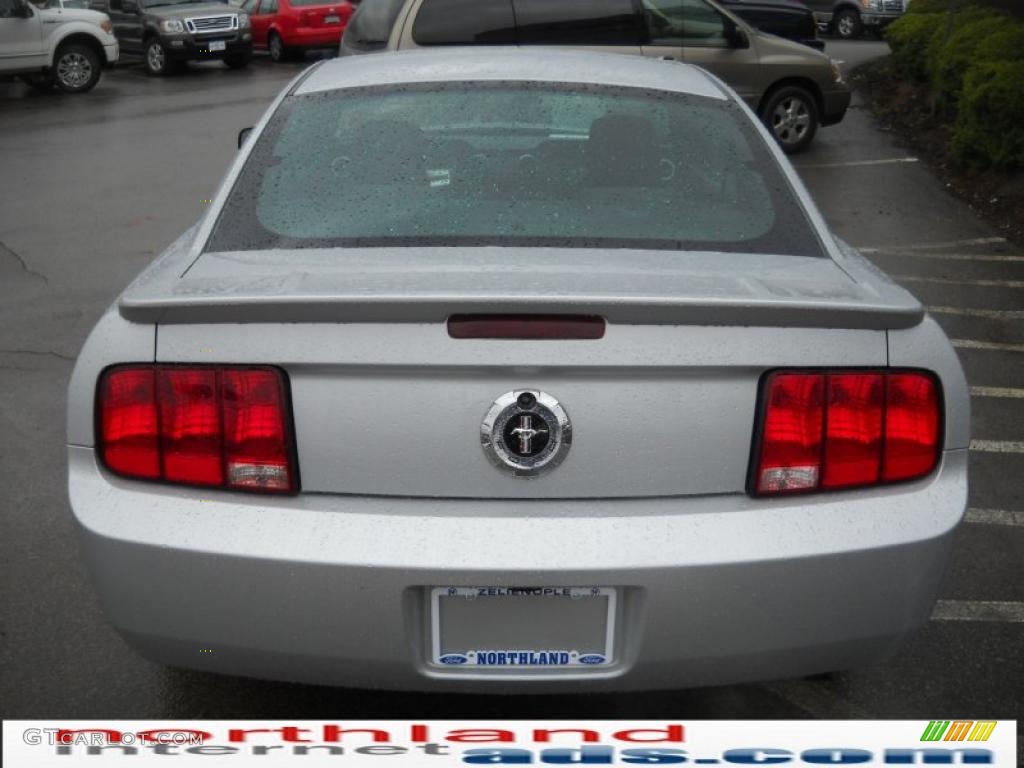 2007 Mustang V6 Deluxe Coupe - Satin Silver Metallic / Dark Charcoal photo #7