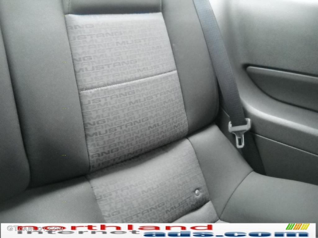 2007 Mustang V6 Deluxe Coupe - Satin Silver Metallic / Dark Charcoal photo #15