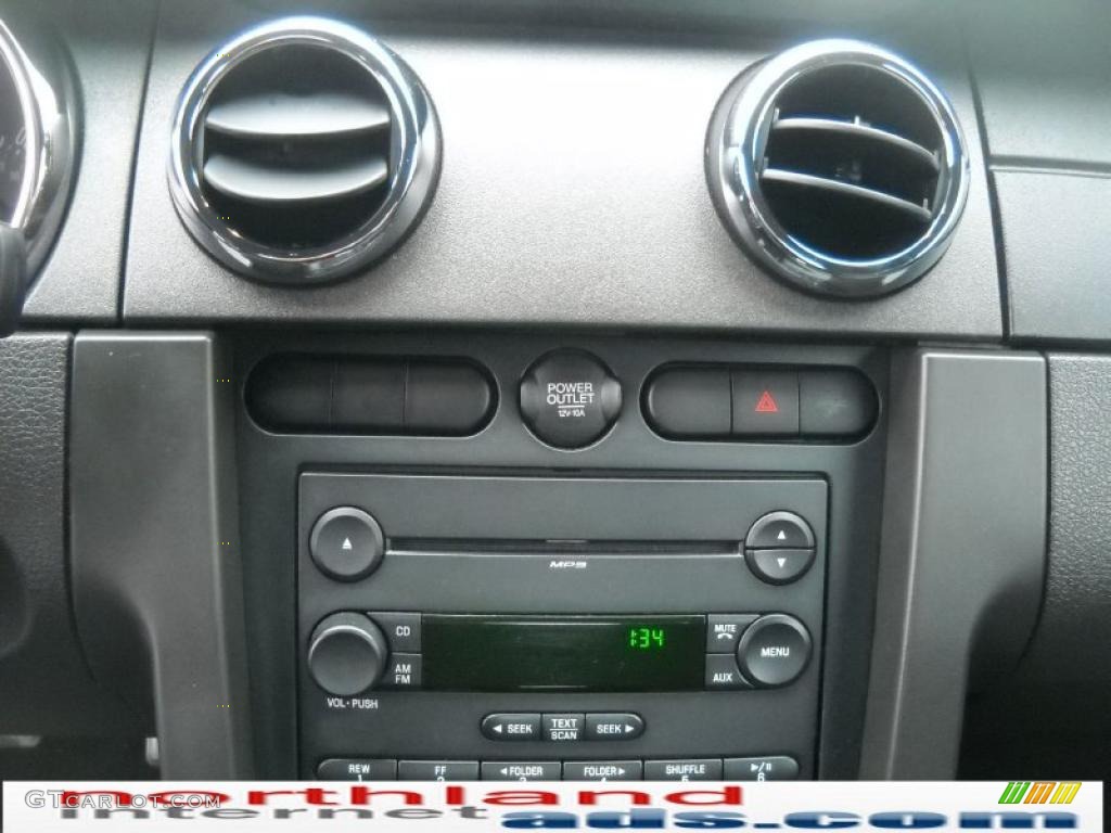 2007 Mustang V6 Deluxe Coupe - Satin Silver Metallic / Dark Charcoal photo #17
