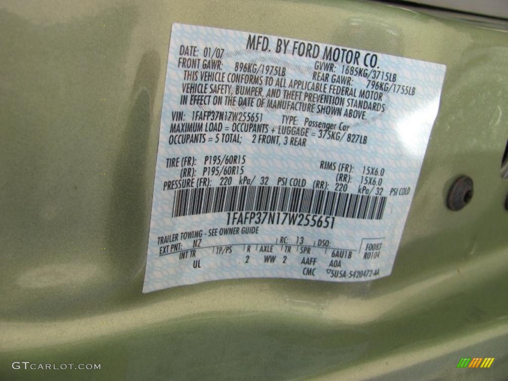 2007 Focus ZX5 SE Hatchback - Kiwi Green Metallic / Charcoal/Light Flint photo #15