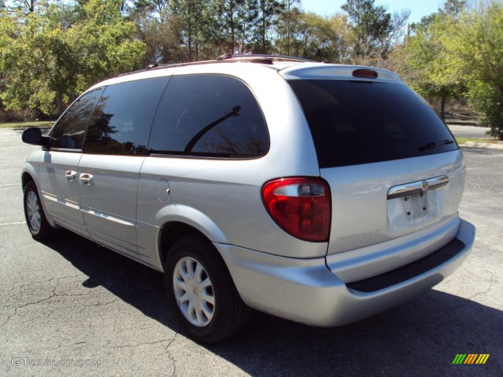 2003 Town & Country LXi - Bright Silver Metallic / Gray photo #3